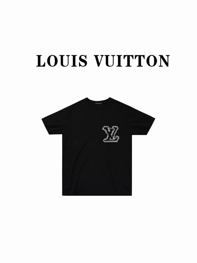 Louis Vuitton路易威登lv 24Ss限定新品城墙砖头印花短袖t恤 基础简约百搭款式，面料采用是高克重的针织棉布料，柔软扎实，质感满分，对比鲜明，一如