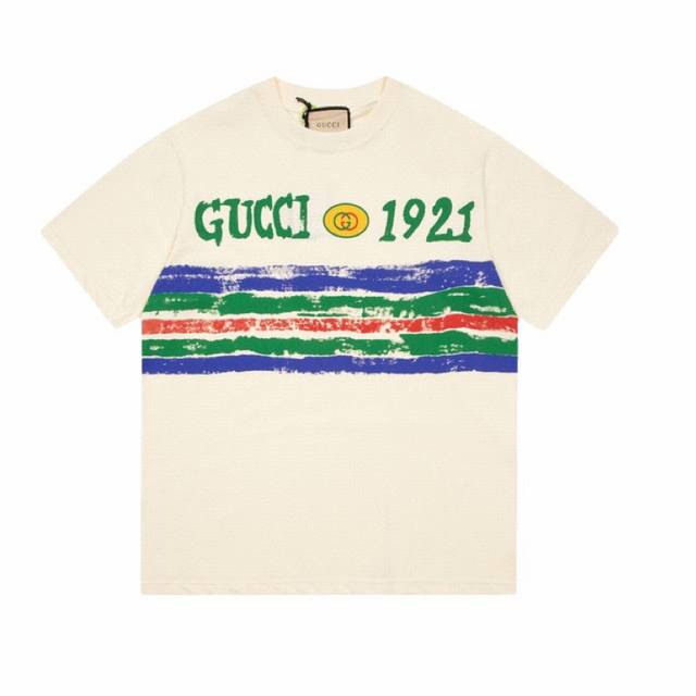 Gucci 古驰24Ss限定款1921系列手绘涂鸦条纹短袖t恤 男女同款全新美学灵感趣味设计,渠道性质精品。让整体造型设计更加优雅时尚，今夏最火系列，无数明星潮