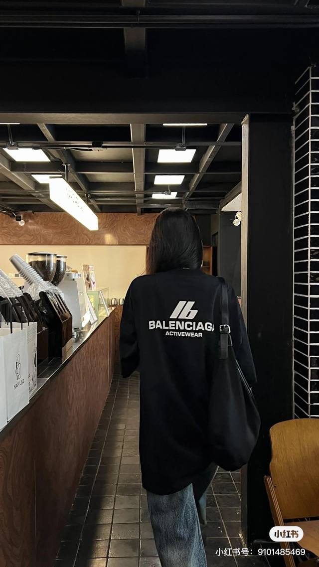 模特咨询图组〕Balenciaga巴黎世家ib印花短袖 正儿八经260克纯棉双砂面料 所有面料均已提前做过缩水 品质第一 所见即所得 不会洗一次版型就有所变化的