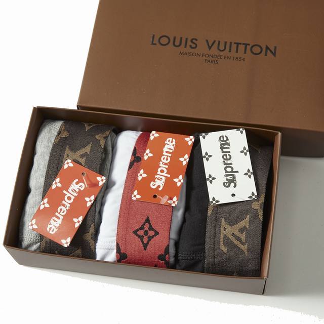 Lv Louis Vuitton刺绣logo礼盒三条装内裤 Louis Vuitton Lv Logo内裤 一盒三条装内裤 黑 白 灰三色 专柜盒装 内裤采用纯