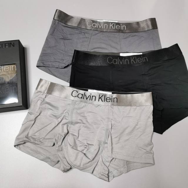 一盒三条，Calvin Klein家族英美发售最新款，经典腰间logo刺绣设计，极品细梳棉材质，男士高端内裤！一条好的内裤，对男人而言是多么的重要，而且，这是男