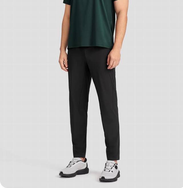 Descente迪桑特跑步运动健身男士f360梭织运动长裤夏季新款！ 采用质感梭织面料制作的跑步运动长裤。 面料质感挺括，顺滑舒爽，轻薄透气，防泼水。 采用f3