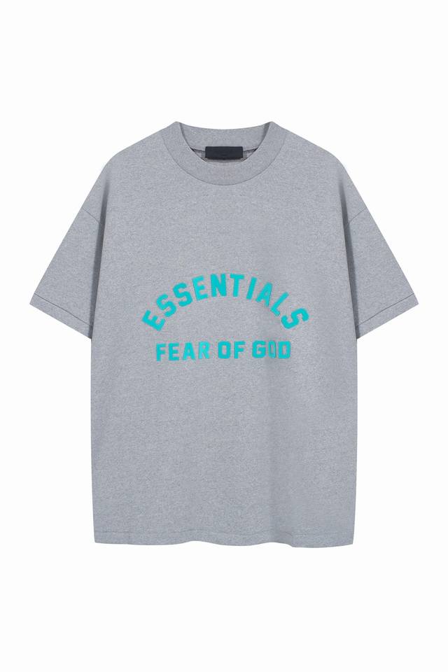 上新供 2442 Fear Of God Essentials T-Shirt Fog 立体硅胶字母logo短袖t恤 高街oversize落肩宽松版型 颜色：麦