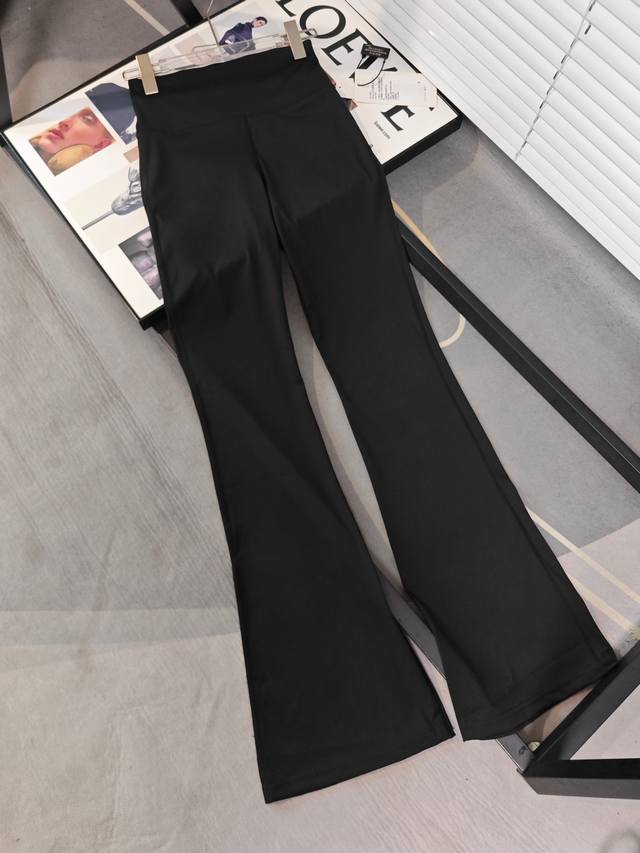 细节图 Lulu喇叭裤groove神裤 喇叭裤，赵露思同款入了2色，采用独家开发的裸感科技面料，28%氨纶材质无限贴合人体，版型自带美图效果显高显瘦，高腰设计平