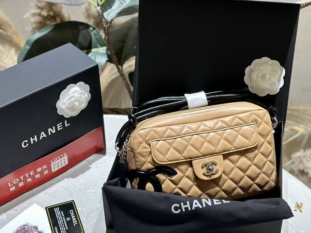 折叠礼盒 Chanel 看腻了康鹏系列的vivian、盒子包和小腋下这支书包扣康鹏单肩成了我最近的新宠奶茶配色与法式复古优雅浑然天成真的是太高级了new 尺寸2