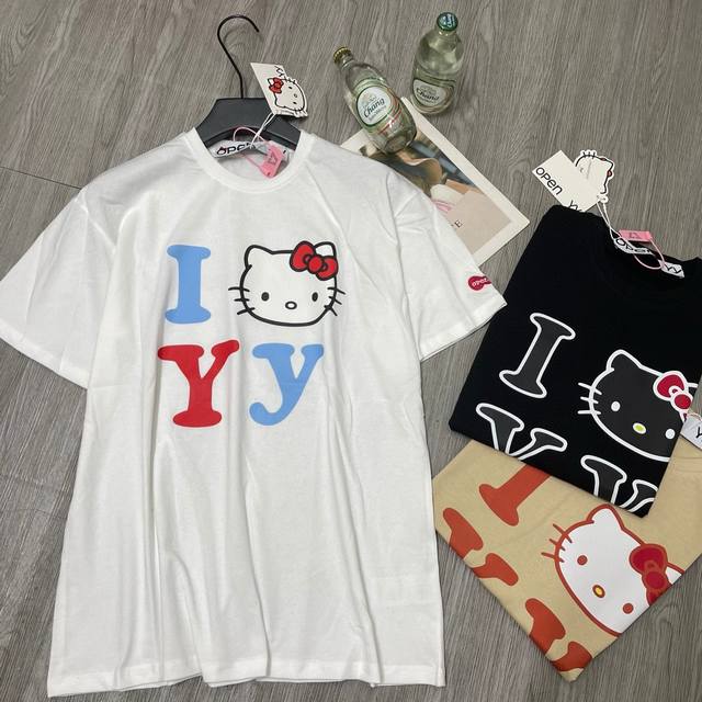 Open Yy × Hello Kitty 前后大面积印花袖口绣花定制辅料后领包条宽松圆领短袖t恤 款号：24673105737 颜色：白色 卡色 黑色 尺码：