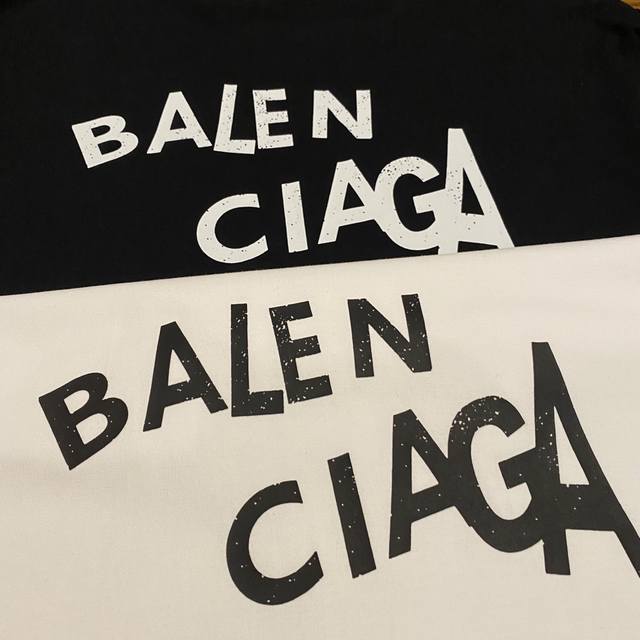 新款 控 Balenciaga 巴黎世家春夏新品前后字母印花签名草写涂鸦男女同款情侣款短袖 穿上就是舒适自在 减龄又显瘦的存在，慵懒而随性，结合干净简单的色系就