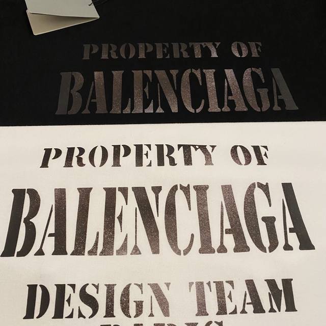 新款 控 Balenciaga 巴黎世家design Team系列字母logo 圆领宽松情侣款短袖 穿上就是舒适自在 减龄又显瘦的存在，慵懒而随性，结合干净简单
