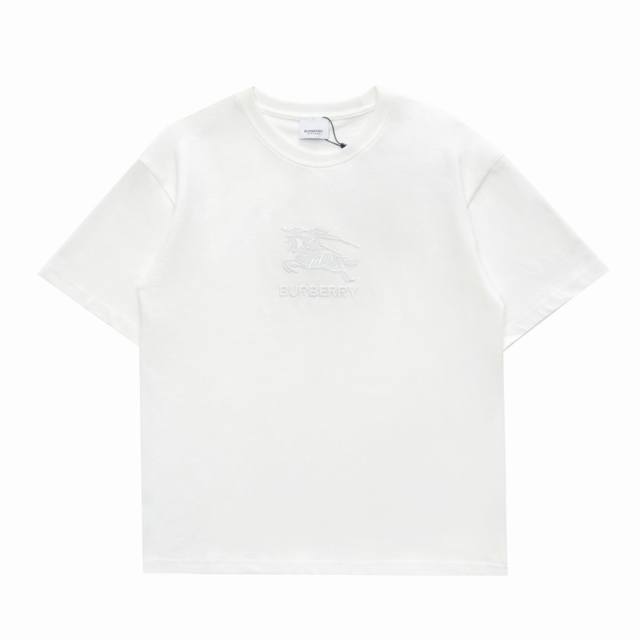 顶级复刻版本 Prada 普拉达新款基础战马刺绣休闲圆领短袖t恤 款号：0056 面料: 280G重磅纯棉，随意对比 砖柜同步。第一时间正品开发研制。欢迎对比！