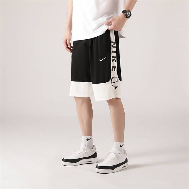 Nike 耐克 2024 五分休闲运动沙滩短裤、篮球裤 ！集舒适有型于一体 今夏最潮耐克街潮运动短裤，360°立体裁剪，触感柔软，挺括有型！不褪色不起球！ 定制