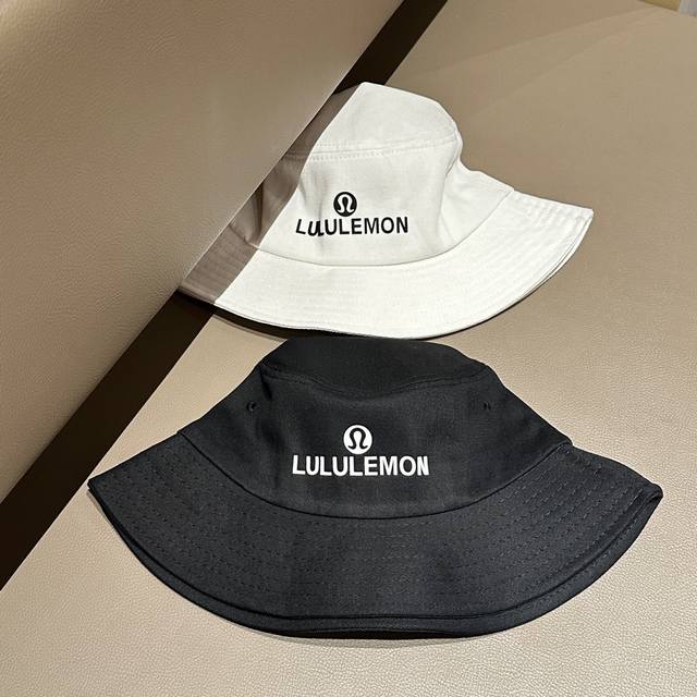 Lululemon渔夫帽，基本经典的帽型搭配品牌标志，百搭且耐看，根本是衣柜中不可或缺的时尚配件！黑白两色2