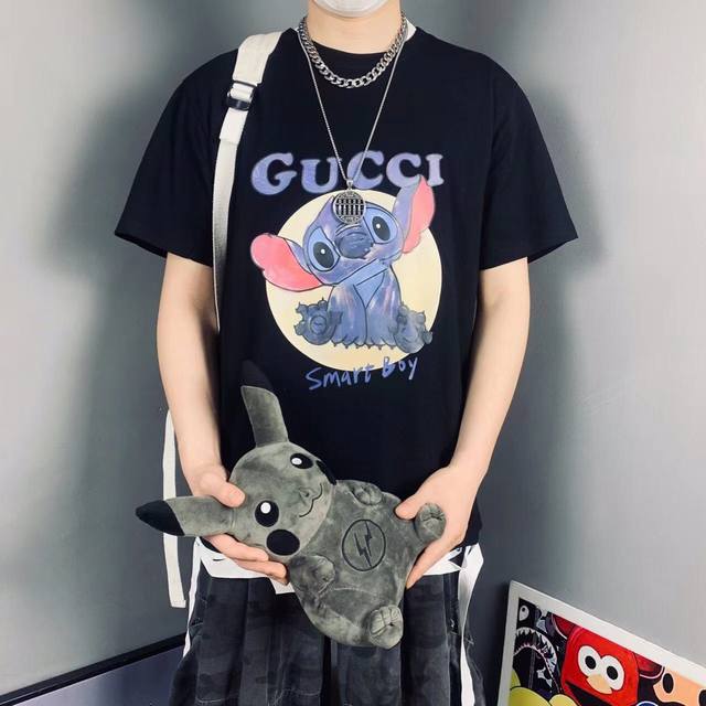 Gucci 古驰史迪仔主题风印花短袖tee男女同款 搭配情侣更赞哦 高品质 官网发售款｜超级推荐｜超人气单品 Ins小红书热门爆款一大批P潮人已经在街头 你还在