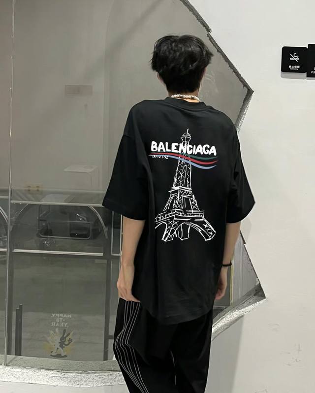 Balenciaga巴黎世家巴黎铁塔圆领短袖半袖t恤 面料：240克双纱高密度纯棉面料 工艺: 整件衣服采用精密压花工艺 男女同款均可驾驭 尺码： M L Xl