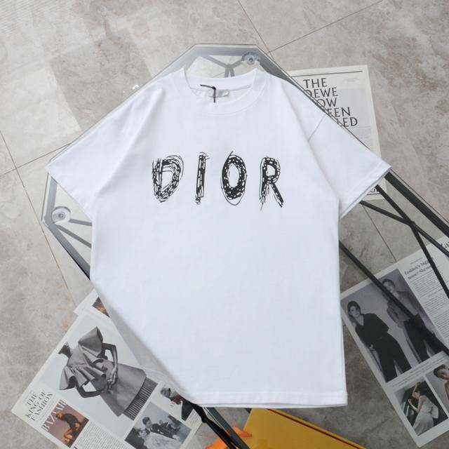 纯原臻品 顶级复刻 Dior 迪奥新款基础经典印花logo休闲圆领短袖t恤 款号：67710 颜色：黑色 白色 购入原版开模打造，全套定制辅料，细节决定成败。