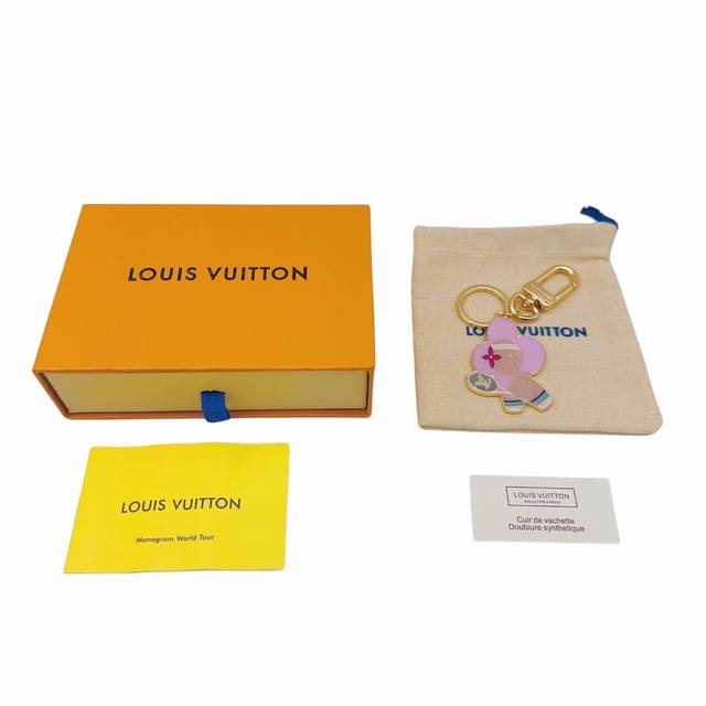 Louis Vuitton 打网球的吉祥物造型，钥匙扣女款金色！Vivienne On The Court 钥匙扣-编码：M01445-官网在售价￥P33,88