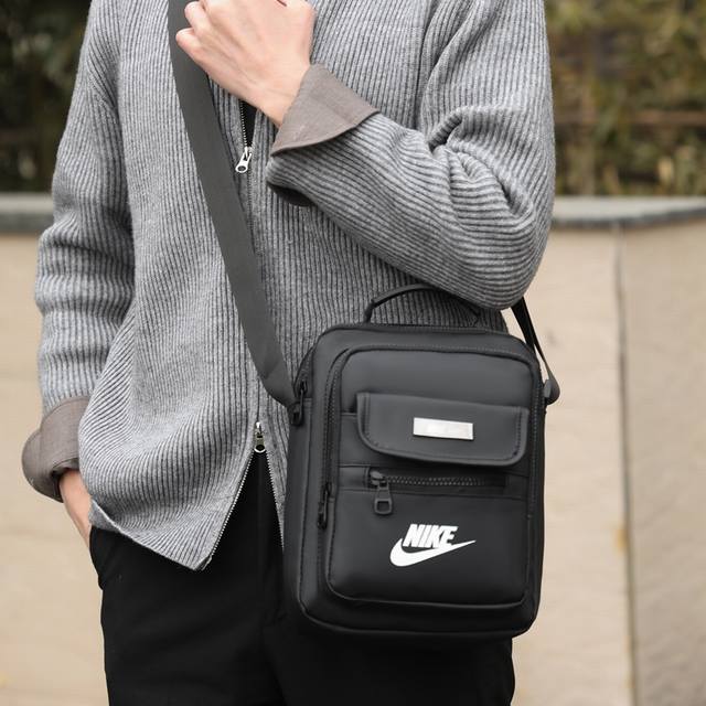 Nike耐克 时尚潮流休闲单肩包大容量户外运动斜挎包便携手提挎包商务公文包 尺寸:26×21×8