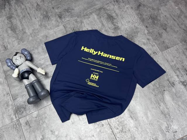 潮牌 Helly Hansen Hh24夏新款透气速干短袖王炸款 哇，这款hh24年夏季新款速干t恤，真的让我一见钟情呢 户外活动或者休闲时光，它都是你的最佳拍