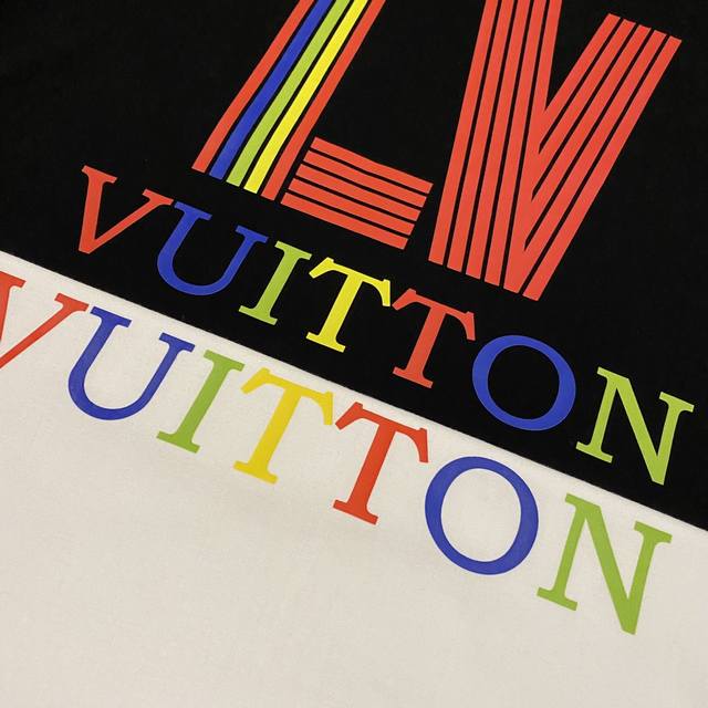 Louis Vuitton 路易威登lv彩色字母logo印花短袖 男女同款 情侣款 采用240克双纱紧密纺面料， 手感非常舒服 永不过时的经典款，Os落肩版型