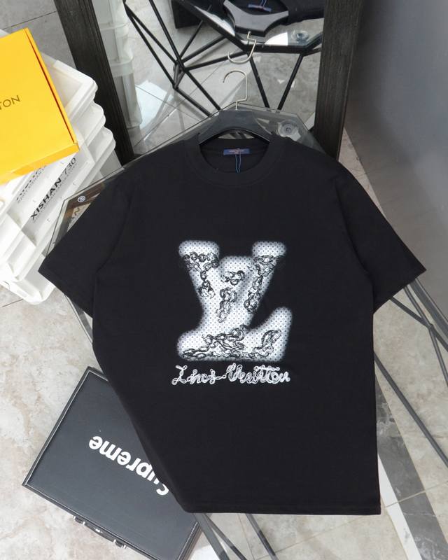 Louis Vuitton 23Ss 路易威登龙年限定款刺绣短袖t恤 原版辅料一比一三标齐全，Os落肩版型，男女同款，宽松版型， 无性别区分，时尚减龄百搭。 春