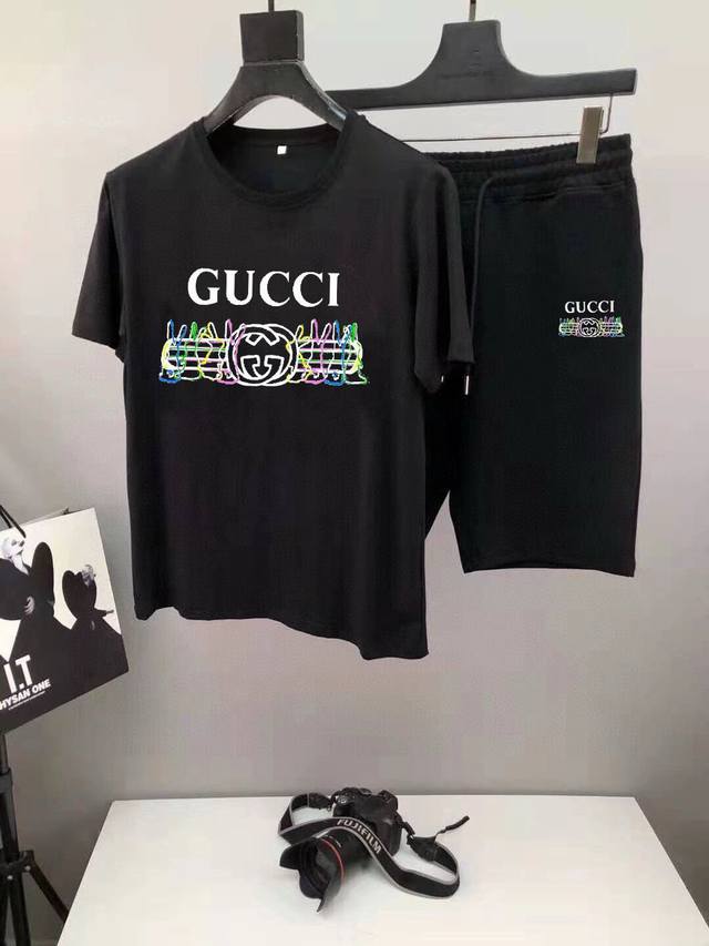 原价: 运动套装篇短袖+短裤两件套原标吊牌套装系列品牌 Gucci 古奇 2024新款男士短袖短裤套装！官网同步销售！市面高端版本！手感细腻柔软！让你穿着更加舒