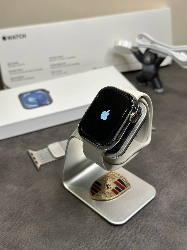 供货价: 苹果原厂手表带开机苹果logo图标苹果apple Watch Series9代手表 澳洲版原装开模1:1复刻 市面复刻 开关机都有苹果logo图标包装