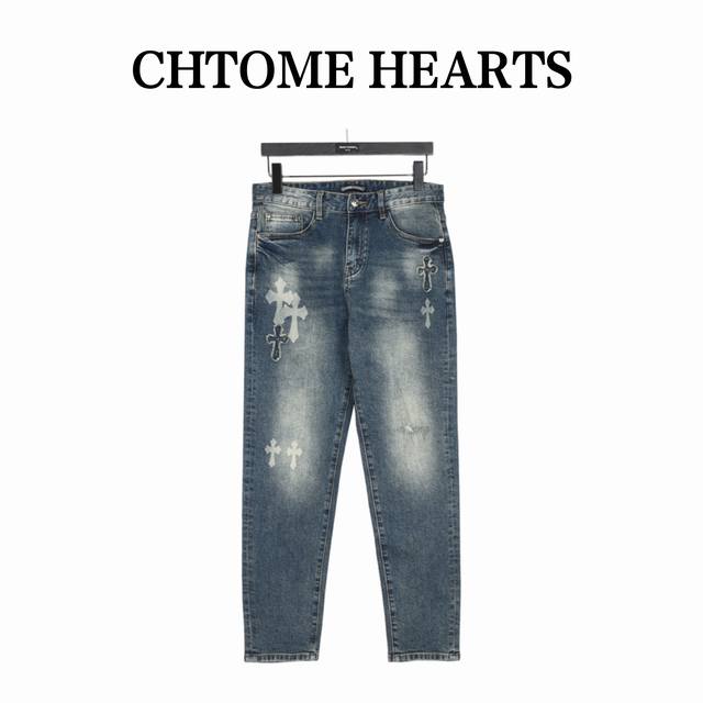 Chtome Heart 克罗心经典十字架牛仔长裤 成裤后做重度酵素石磨漂洗，每条水洗均有所不同，重度水洗工艺，暗藏玄机的细节非常多，这次主推的裤子无论是版型还