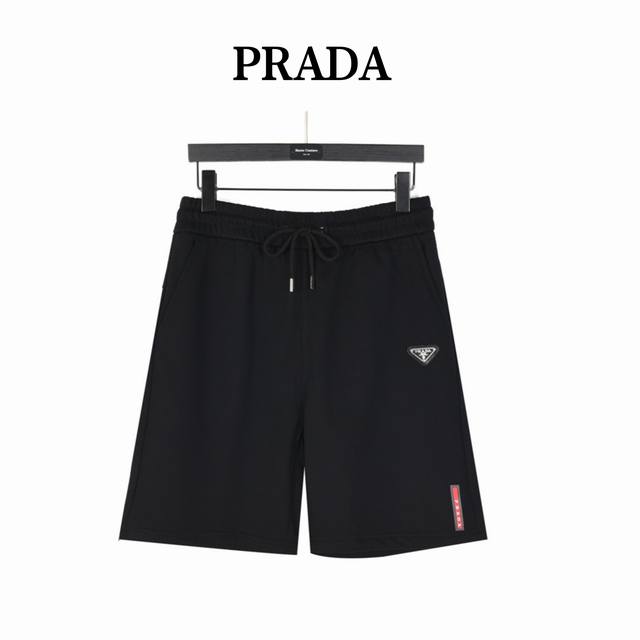 Prada 普拉达 三角标红胶条短裤 男女同款全新美学灵感趣味设计,渠道性质精品。让整体造型设计更加优雅时尚，今夏最火系列，无数明星潮人追捧。裁剪工艺细节处理工