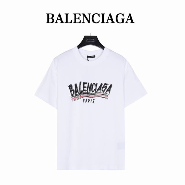 Balenciaga 巴黎世家 手绘草写可乐短袖t恤 购入原版对版操作今年新发售的可乐区别往年。 260克精梳棉面料，全棉螺纹 面料洗水，高密度前后手绘。 定织