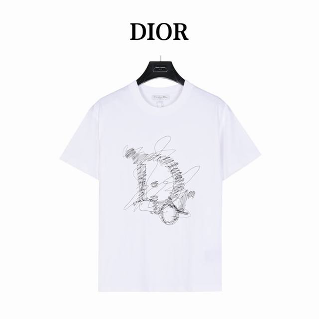 Dior 迪奥 线条logo涂鸦短袖t恤 男女同款全新美学灵感趣味设计,渠道性质精品。让整体造型设计更加优雅时尚，今夏最火系列，无数明星潮人追捧。客供采用双纱棉 - 点击图像关闭