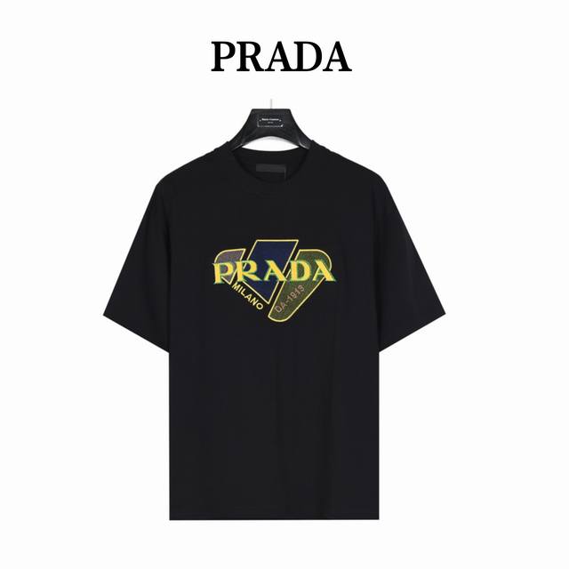 Prada 普拉达拼色logo字母短袖 渠道精品推荐，基础百搭的简约款短袖tee 春夏最新款，男生女生四季通勤装！一眼可见的高级 贵气 贴身柔软舒适，挺括的面料