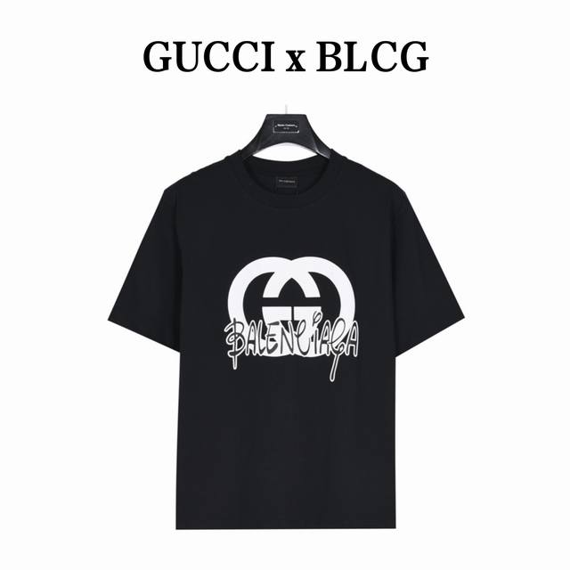 Gucci×Balenciaga 联名双glogo发泡印花短袖t恤 采用260G双纱纯棉面料，洗水后达280G高克重， 立体双g发泡印花图标，区别于普通的印花图