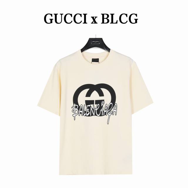 Gucci×Balenciaga 联名双glogo发泡印花短袖t恤 采用260G双纱纯棉面料，洗水后达280G高克重， 立体双g发泡印花图标，区别于普通的印花图