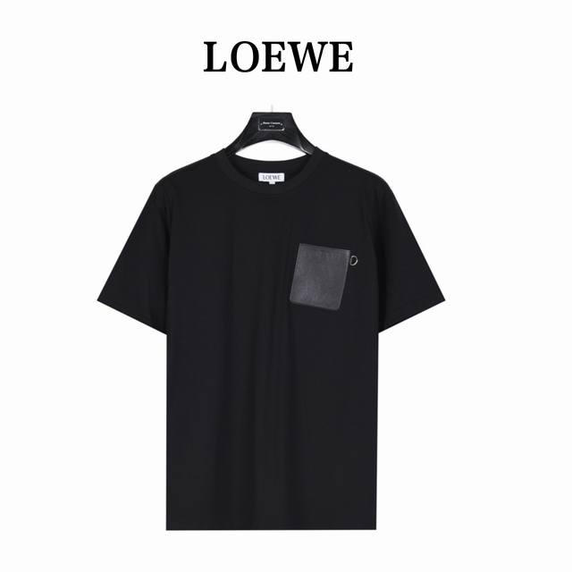 Loewe 罗意威 压花徽标皮牌口袋短袖t恤 这件短袖胸前枫叶棕皮标经品牌方反复修改一个月才敲定， 图腾的凹凸感设计点睛之笔直戳人心～ 肉眼可见的细腻， 精选2