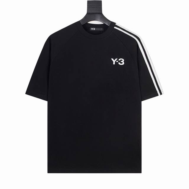 Y-3 三本耀司 24春夏新品 三条杆小标 圆领短袖t恤，重磅280克面料 Y3作为山本耀司的副线经典百搭三条杆logo印花t恤，凉感面料舒适透气，面料肌肤感属 - 点击图像关闭