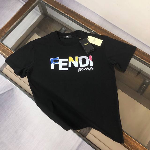 Fendi 芬迪 2024最新款情侣款圆领短袖 情侣t恤 春夏新品 高品质 时尚百搭潮款 定制进口面料 ！立体字母撞色logo印花工艺！穿着舒适 透气 时尚不失