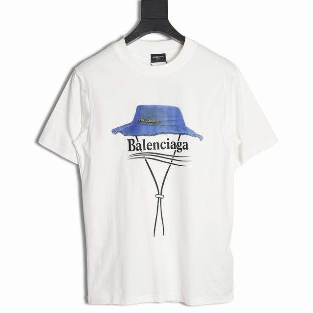 Balenciaga 巴黎世家 渔夫帽 字母短袖t恤 胸前印花短袖采用60支双股，270G全棉面料。上身透气，绝不起球，手感柔软舒适，全衣平车走线立体剪裁。胸前