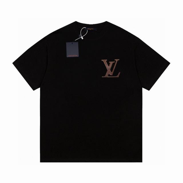 Louis Vuitton 路易威登 24Ss 限定款液态立体字母logo短袖t恤 胸口logo徽小标十分精致！ 全身简约设计，百搭爆款， 不管是单穿还是打底都