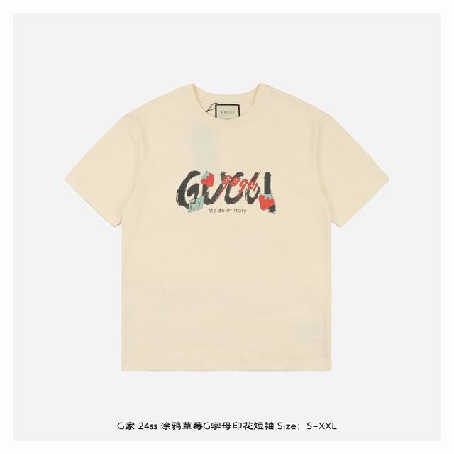 Gucci 古驰 24Ss 涂鸦草莓g字母印花短袖 面料采用230克重精梳棉，定制32支1*1螺纹，成衣两遍水洗处理，面料舒适亲肤无异感，定制定染面料，纺织密度