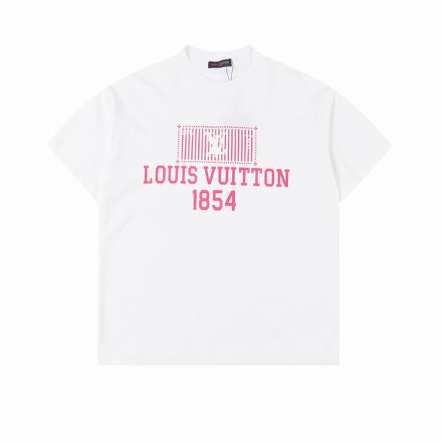 Louis Vuitton 路易威登 Lv 24Ss 1854短袖t恤 面料采用定制240G 26支特滑双股精棉平纹高密无尘全棉布料。前幅高密度加厚，走线平整，