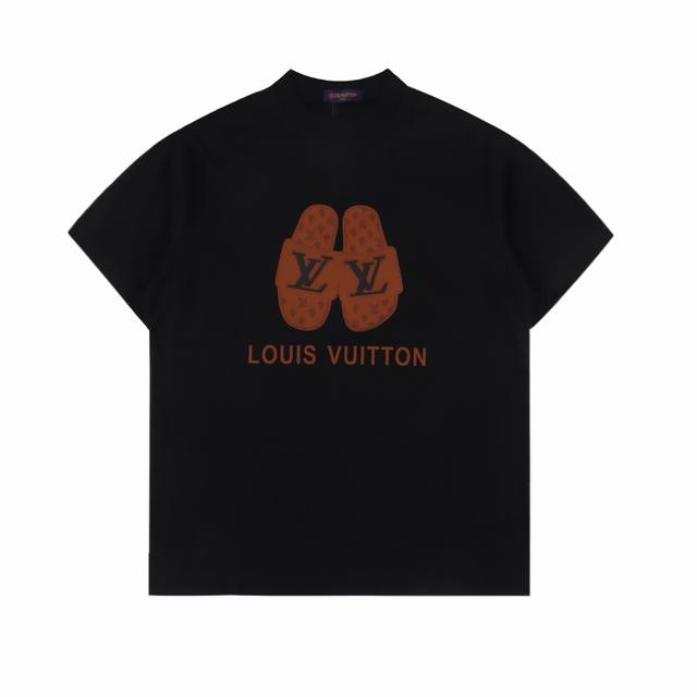 Louis Vuitton 路易威登 Lv 拖鞋麂皮贴布短袖t恤 胸前印花短袖采用60支双股，270G全棉面料。上身透气，绝不起球，手感柔软舒适，全衣平车走线立
