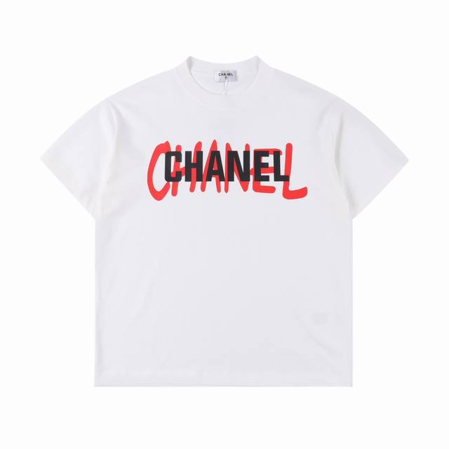 Chanel 香奈儿 24Ss 重叠字母短袖t恤 面料采用定制240G 26支特滑双股精棉平纹高密无尘全棉布料。前幅高密度加厚，走线平整，代工品质，全套定制辅料