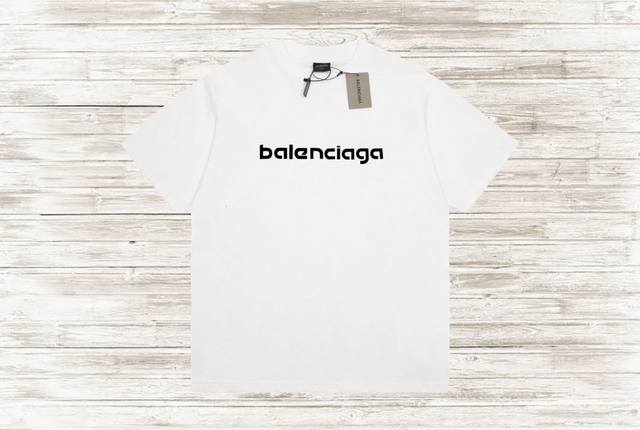 爆款上新☆ 轻奢推介 Balenciaga 巴黎世家新款植绒立体多彩logo短袖t恤 B家的东西无需质疑，其段位和品牌影响力都属于极具代表性的，有着自身独特的风