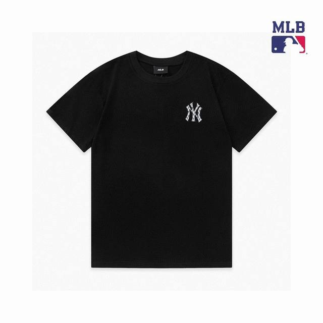 掌柜推荐 Mlb新款短袖，男女同款，胸前logo精致刺绣，后背印花logo边缘加上刺绣的点缀，质感超强，简约又不失时尚，上身尽率性自在感，轻松拿捏料子亲肤透气，