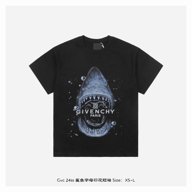 Givenchy 纪梵希 24Ss 鲨鱼字母印花短袖 面料采用230克重精梳棉，定制32支1*1螺纹，成衣两遍水洗处理，面料舒适亲肤无异感，定制定染面料，纺织密