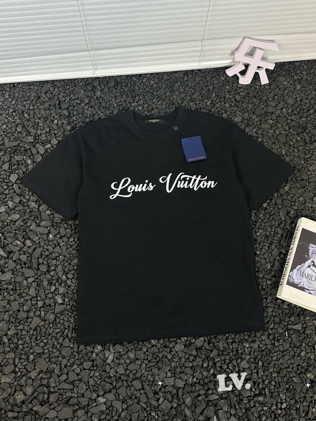 Louis Vuitton 路易威登 Lv24Ss夏款草写涂鸦logo印花短袖t恤 - 热度款tee！潮男潮女必备单品！可随意穿搭！对色对位直喷工艺！图案呈现出
