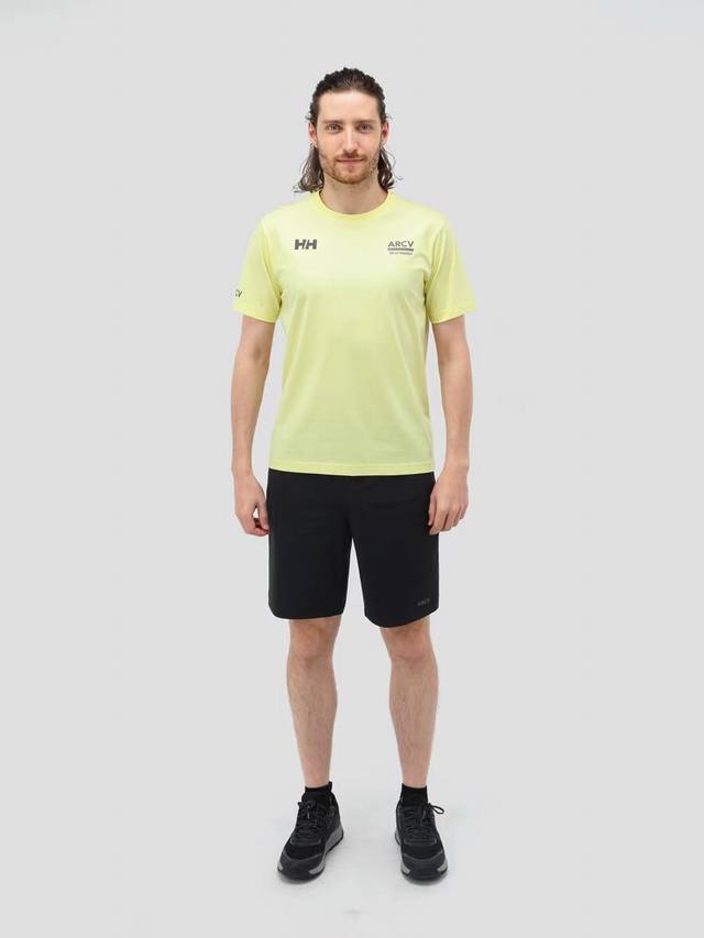 品牌：海丽汉森 Helly Hansen 尺码：M-L-Xl-Xxl 颜色：黑色-绿色-黄色 类型：男士运动健身梭织短裤 材质：运动型针织面料 厚薄：薄 弹力：