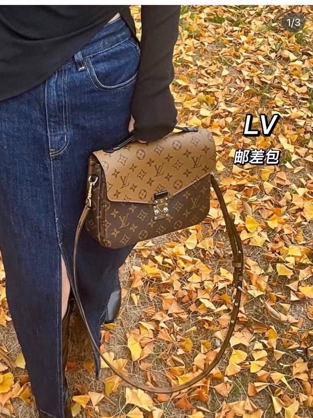 Lv路易威登 拼色老花邮差包 配全套包装 尺寸:25×18 五金带logo 麂皮绒里布 经典配色 邮差包 单肩 斜挎 手提 整个包非常优雅 真的是难得好看的拼色 - 点击图像关闭