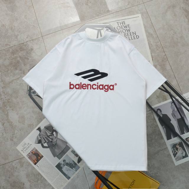 Balenciaga 巴黎世家新款大m刺绣前后穿短袖t恤 - 颜色：白色 - 购入原版开模打造，全套定制辅料，细节决定成败 - 巴黎世家balenciaga是时