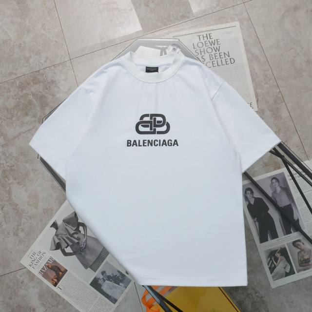 纯原臻品 顶级复刻 Balenciaga 巴黎世家经典锁扣印花圆领短袖t恤 - 颜色：黑色 白色 - 购入原版开模打造，全套定制辅料，细节决定成败 - 巴黎世家