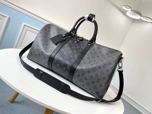 Lv旅行袋m45392 Keepall 50旅行袋 配肩带 此款与日本设计师藤原浩合作设计的keepall 旅行袋融汇品牌传统元素 Monogram花纹 与充满 - 点击图像关闭